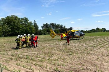 Wypadek drogowy w Bobrownikach. Trzy osoby w szpitalu, na miejscu interweniował śmigłowiec LPR