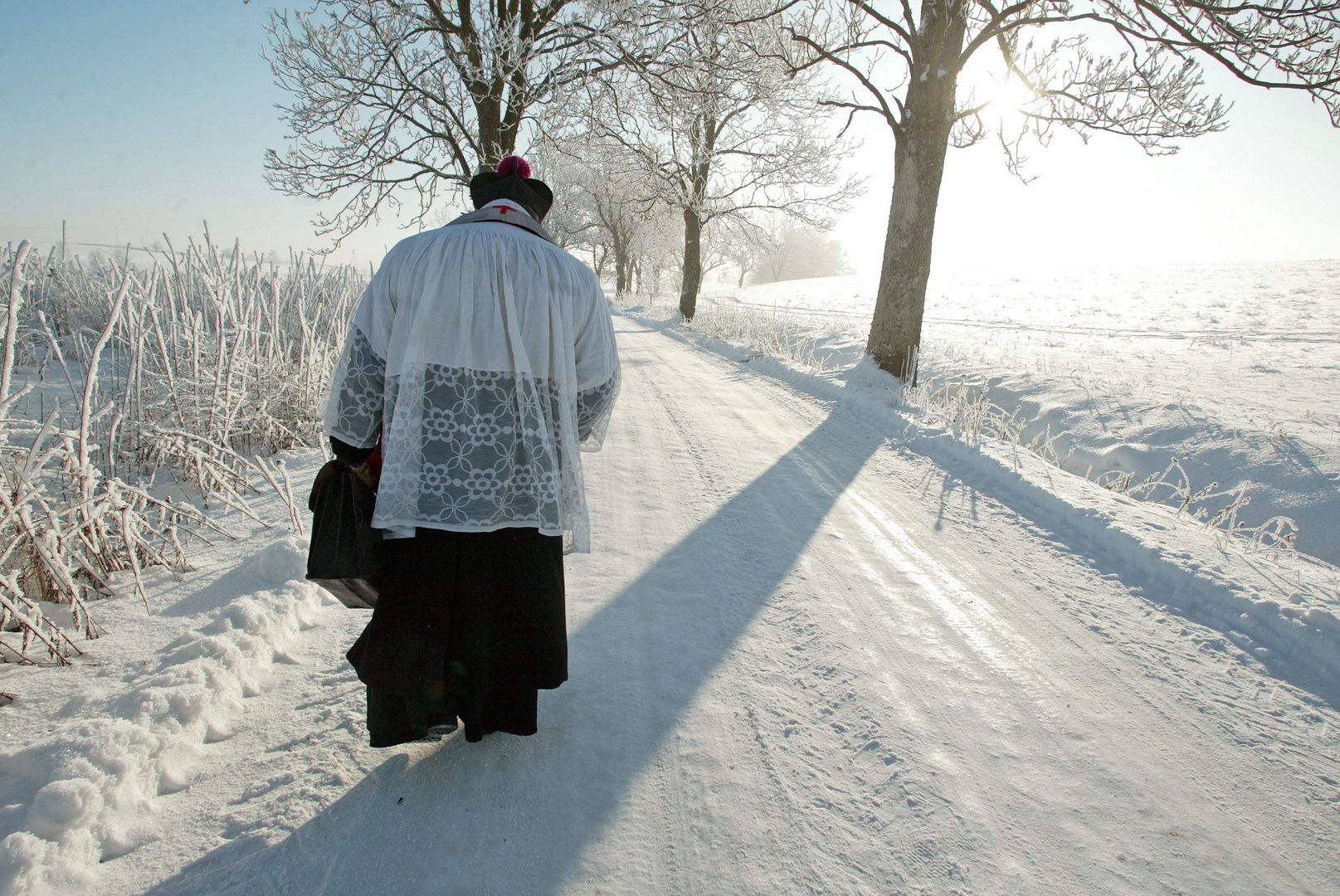 Jak rozpoznać fałszywego kapłana podczas "kolędy"? Ksiądz ma sposób