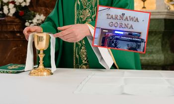 Ksiądz odmówił strażakom komunii świętej. Rzecznik zabrał głos