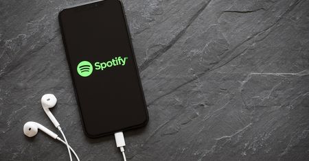 Spotify zintegrowane z Siri w iOS 13. W AppStore pojawiła się aktualizacja programu