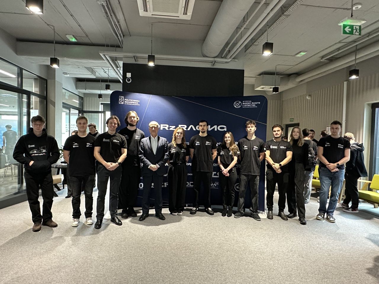 Rzeszów: Studenci zbudowali bolid jak z F1. Jak udało się to osiągnąć?