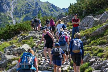 Tatry: Tłumy turystów. Pogoda jak marzenie, szczyt sezonu nie tylko z nazwy