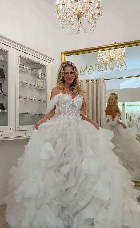 Anita ze "ŚOPW" wybiera suknię ślubną