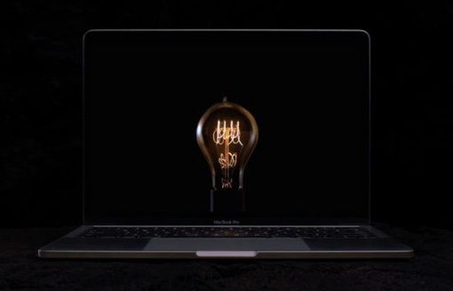 "Bulbs" - Apple reklamuje nowego MacBooka Pro (wideo)