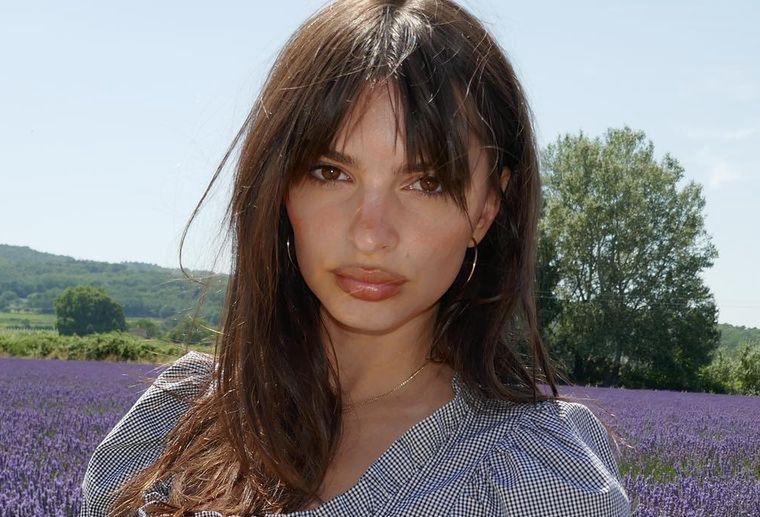 Lansuje najgorętszy trend. Spódnico-spodnie to hit sezonu, fot. Instagram.com/emrata