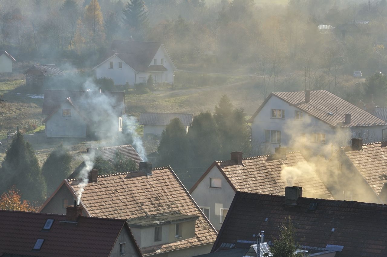 Od 1 lipca trwa spis źródeł ciepła. Do kiedy należy zgłosić to, czym odrzewamy domy? 