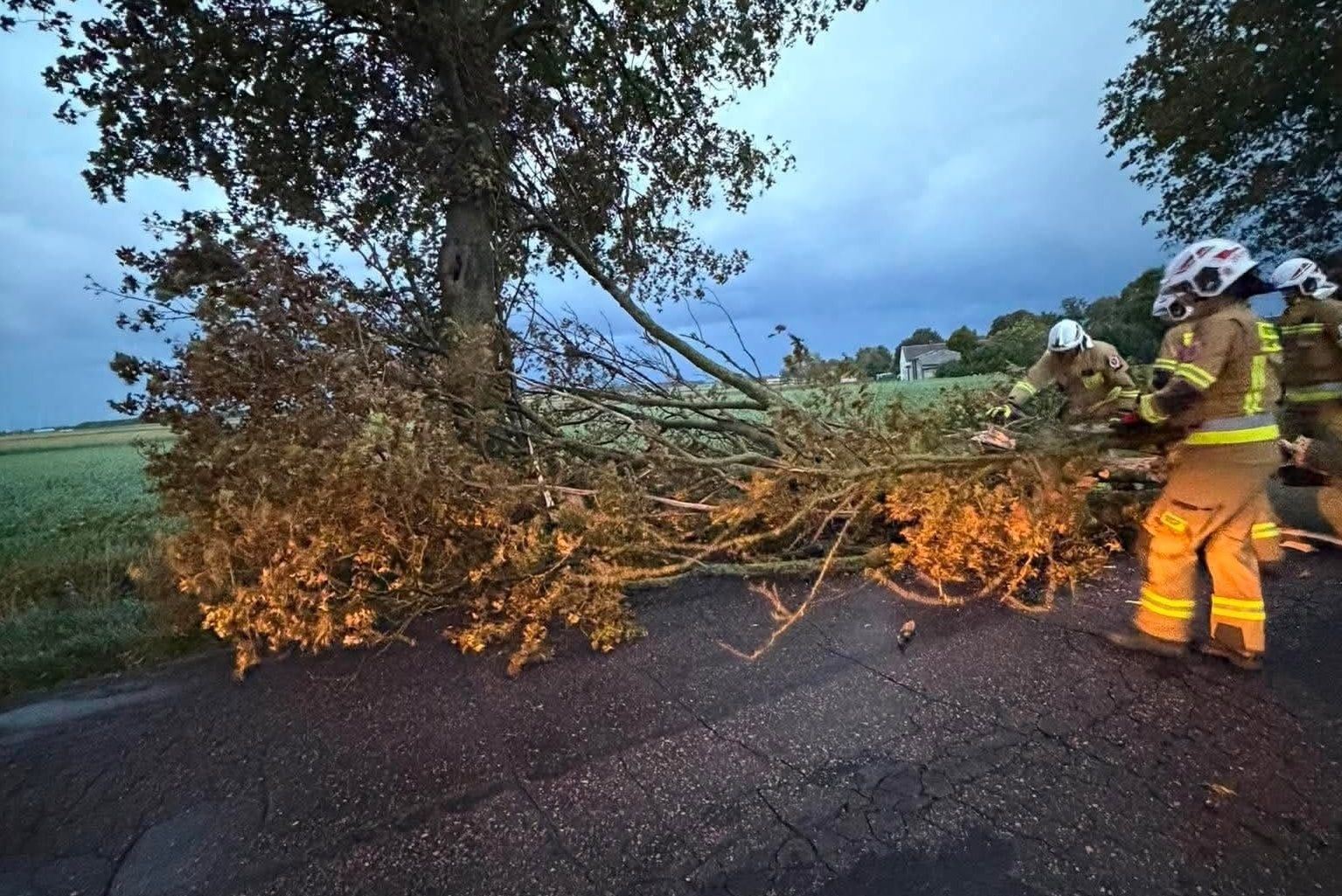 Wichury 2026: Rekordowe porywy 140 km/h, 6 tys. interwencji i chaos w całej Polsce