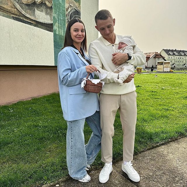 Jakub i Paulina Rzeźniczakowie z córką