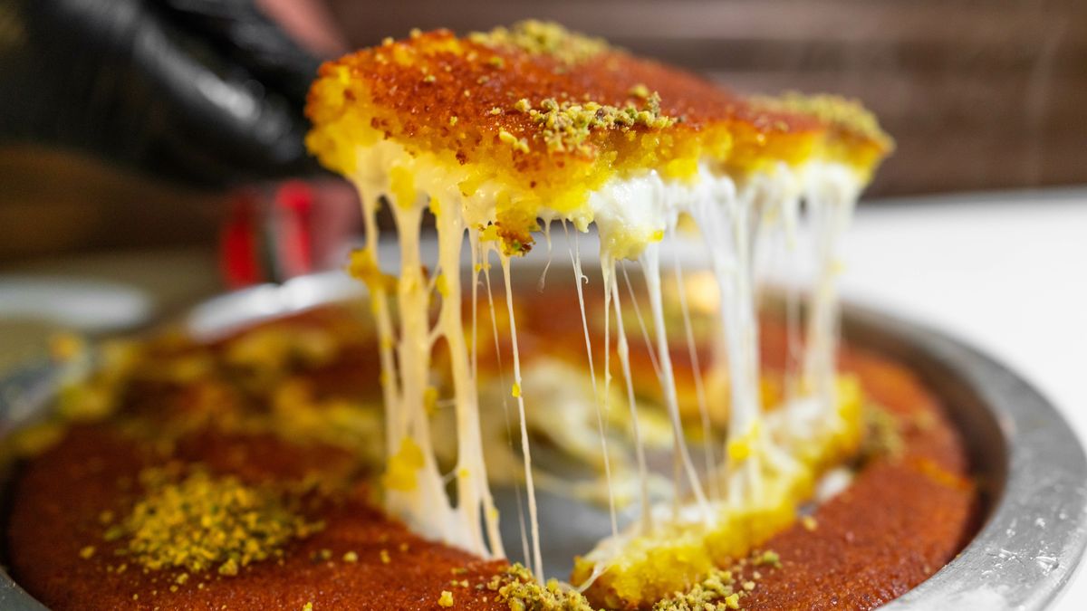 Knafeh - arabski deser z mozzarellą na słodko