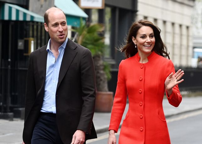 The Prince and Princess of Wales visit Sohoepa10608279 William, Prince of Wales, (L) and Catherine, Princess of Wales, walk through Soho to visit the Dog and Duck pub in London, Britain, 04 May 2023.  EPA/ANDY RAIN Dostawca: PAP/EPA.ANDY RAIN