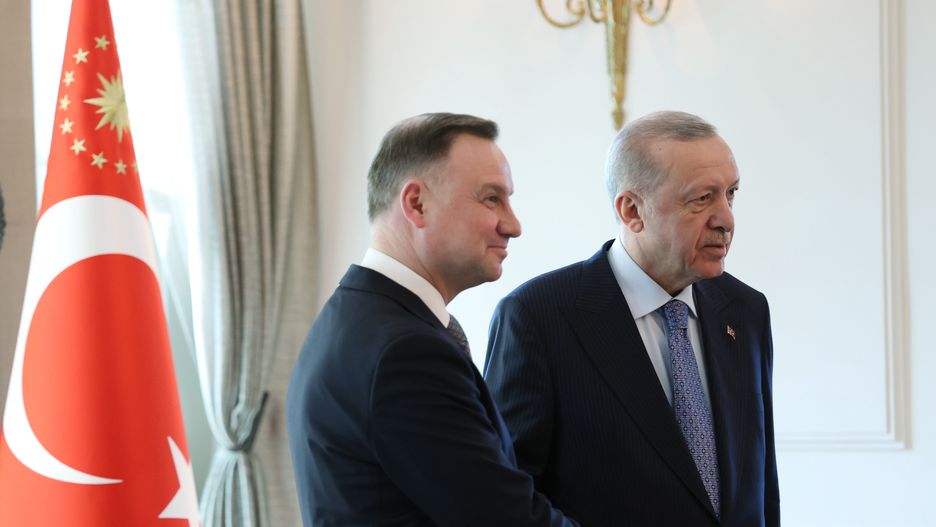 ANKARA - TURKIYE - MARCH 16: Turkish President Recep Tayyip Erdogan (R) welcomes the Polish President Andrzej Duda (L) with an official ceremony ahead of their meeting at Cankaya Mansion in Ankara, Turkiye on March 16, 2022. (Photo by Murat Kula/Anadolu Agency via Getty Images)