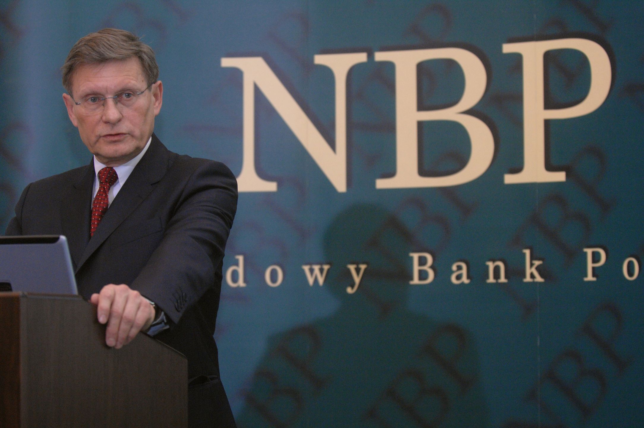 Leszek BalcerowiczWarszawa. 09-01-2007. Ostatnia konferencja prasowa Leszka Balcerowicza jako prezesa NBP (Narodowy Bank Polski), jutro zdaje on urzad. NZ Leszk Balcerowicz,Image: 427209473, License: Rights-managed, Restrictions: , Model Release: no, Credit line: Adam Chelstowski / ForumAdam Chelstowski / Forum