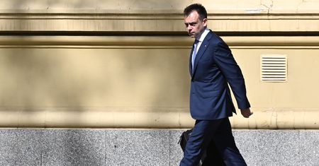 Minister finansów prosi banki o pomoc. Analityk: państwo na oślep wydaje pieniądze
