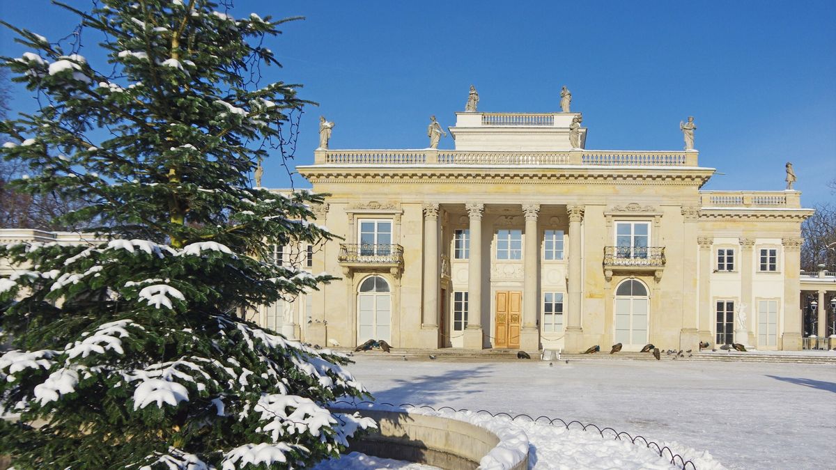 Luksusowy  budynek przy ul. Parkowej, kusi widokiem na Łazienki Królewskie