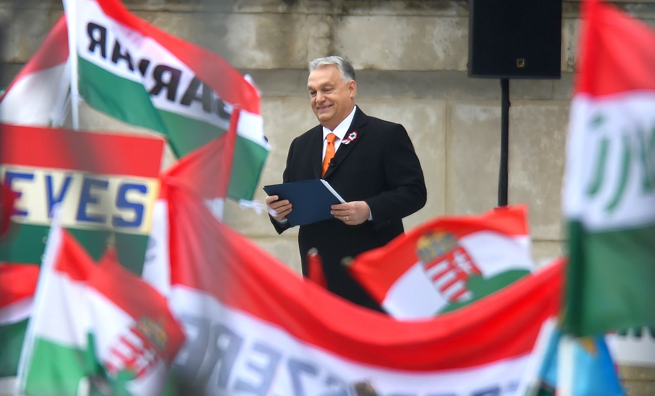 Orban wraca do ręcznego sterowania. Wyreguluje ceny żywności