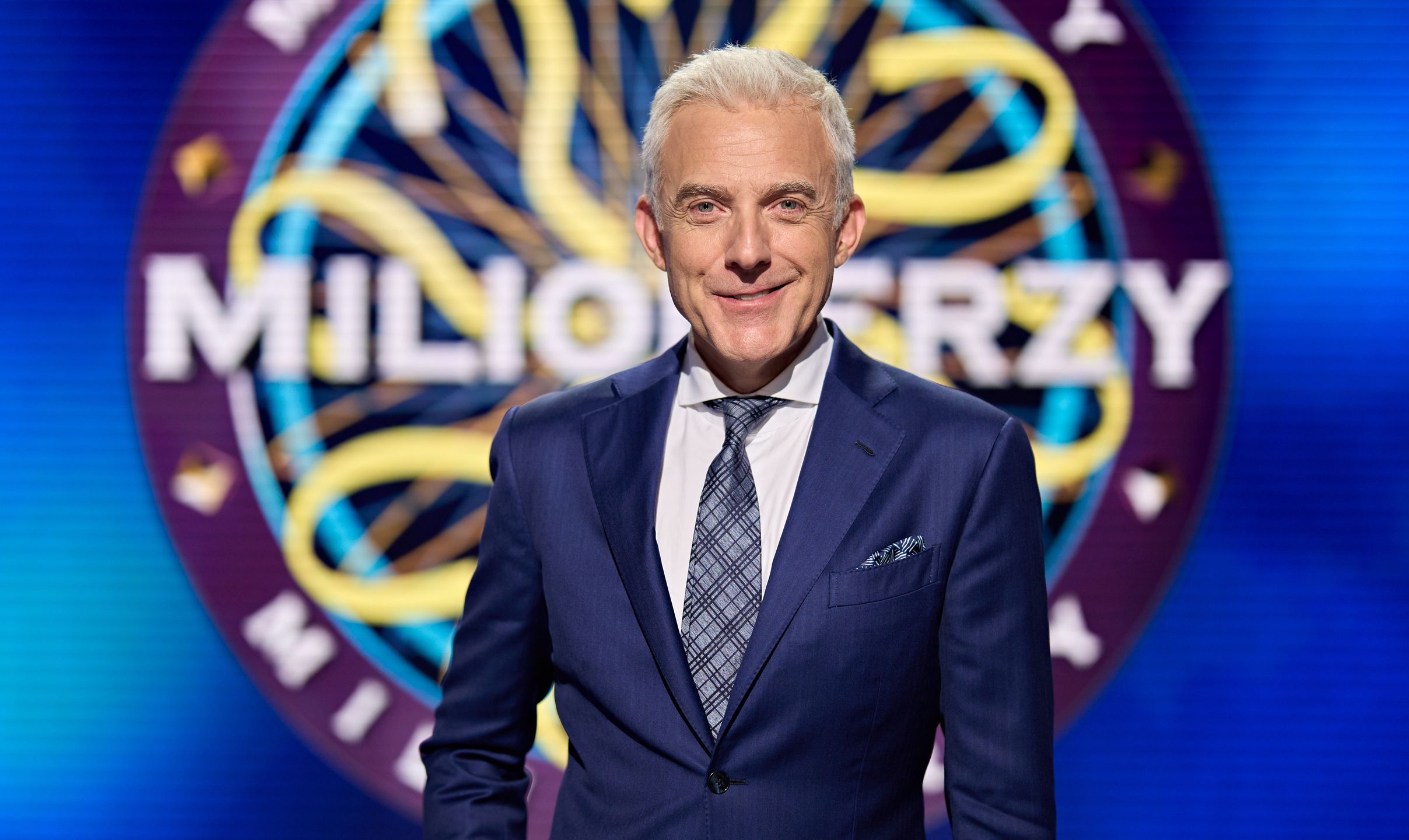 "Milionerzy". Urbański zdradził, do kogo zadzwoniłby w "telefonie do przyjaciela" (TVN, Bartosz Krupa)