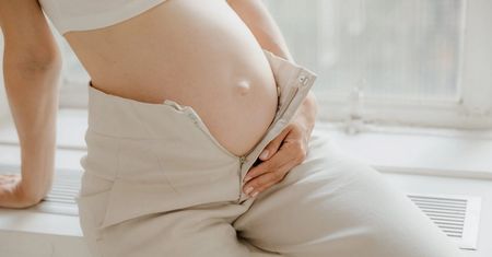 Rwa kulszowa w ciąży – przyczyny, objawy i leczenie