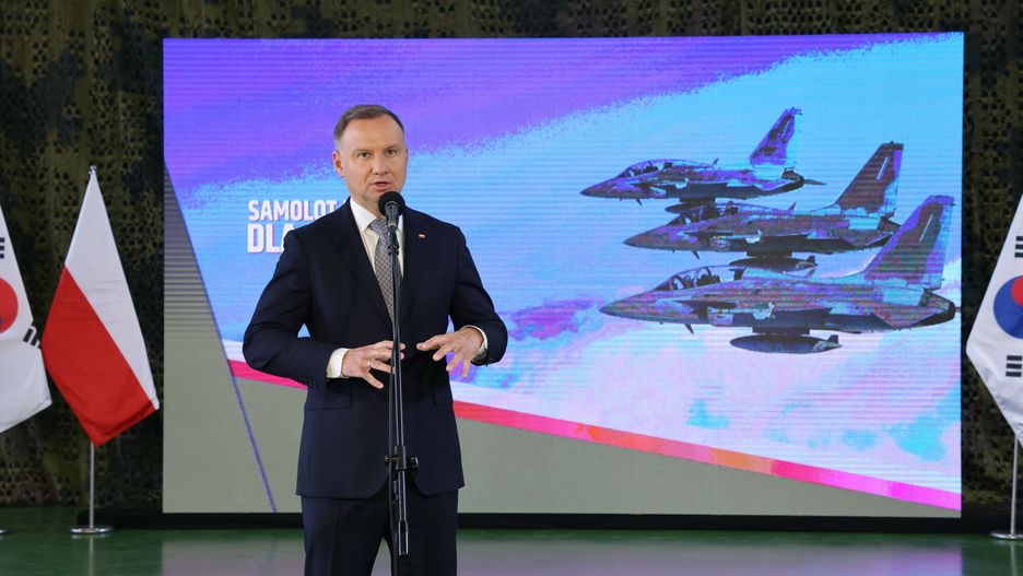 Prezydent Andrzej Duda w 23. Bazie Lotnictwa Taktycznego
16.09.2022 Minsk Mazowiecki Wizyta prezydenta Andrzeja Dudy w 23. Bazie Lotnictwa Taktycznego oraz zatwierdzenie umow na samoloty FA?50 
fot. Jacek Dominski/REPORTER
Jacek Dominski/REPORTER