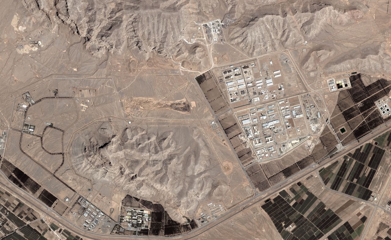 Zdjęcie satelitarne z 2--6 r. pokazujące ośrodek w Isfahan