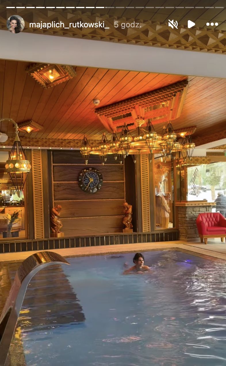Maja Rutkowski pokazała kąpiel w basenie