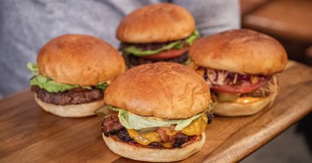 Soczyste, miękkie i pyszne. 7 pomysłów na burgery bez mięsa