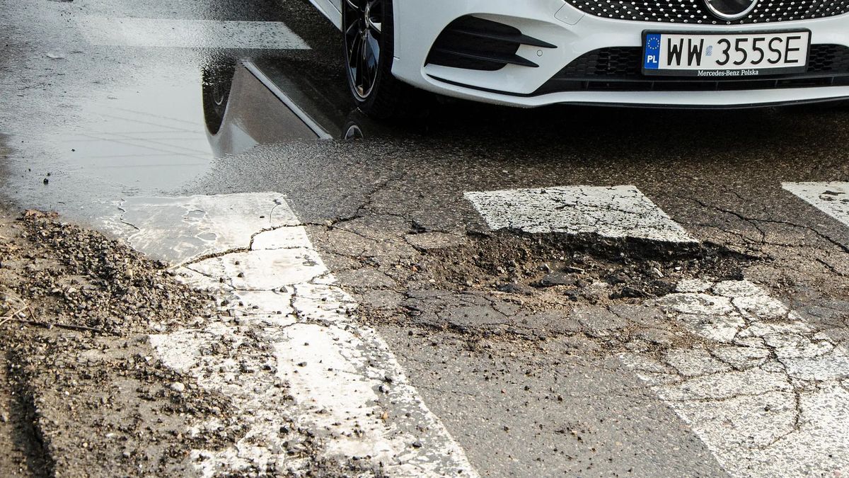 Wielka Brytania zmaga się z ogromnym problemem dziur w drogach