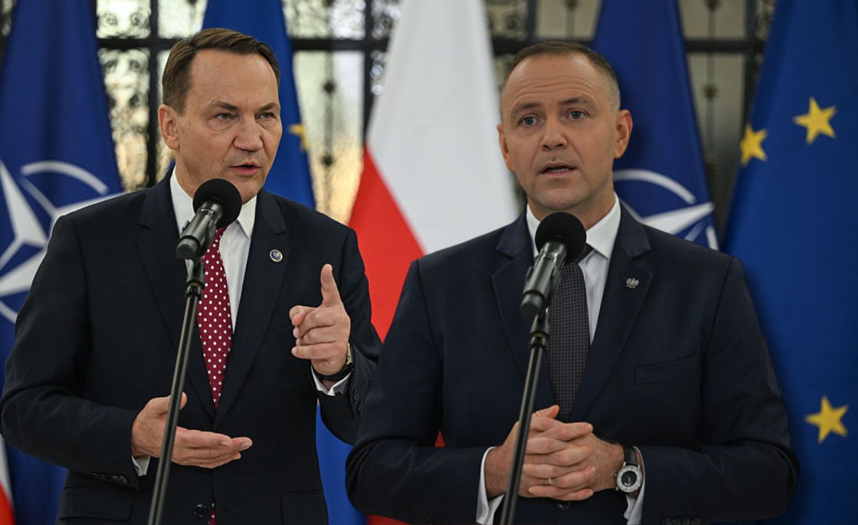 Sikorski vs Nawrocki: Jak zawety prezydenta o krypto rynku rozpalają polityczną wojnę