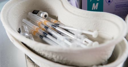 Pfizer a Omikron. Są nowe dane. 70 proc. skuteczności