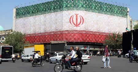Zwolnienia z sankcji i odblokowanie do 25 mld dol. Co niesie porozumienie z Iranem?