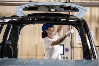 Najpierw spory spadek, teraz znaczy wzrost. Tłumaczą, skąd kolejka górska w danych