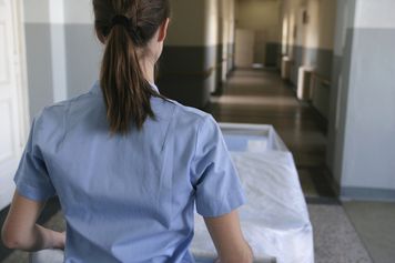 Były pijane podczas dyżuru w szpitalu. Pielęgniarki odpowiedzą przed sądem