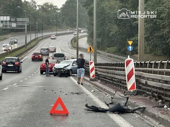 Warszawa: Zjeżdżając z trasy S8 w Prymasa uderzył w barierki