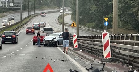 Warszawa: Zjeżdżając z trasy S8 w Prymasa uderzył w barierki