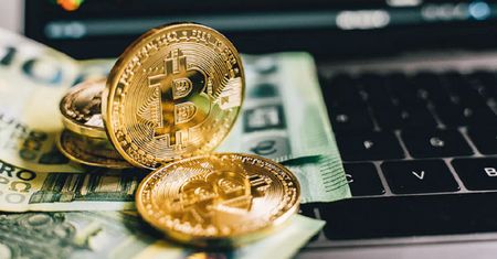 Myślał, że inwestuje w kryptowaluty. Stracił ponad 400 tysięcy złotych