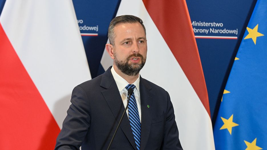 Warszawa, 07.07.2025. Wicepremier, minister obrony narodowej RP Władysław Kosiniak-Kamysz na konferencji prasowej w siedzibie MON w Warszawie, 7 bm. Szefowie resortów obrony Polski i Holandii podpisali memorandum dotyczące zacieśnienia dwustronnej współpracy obu krajów w dziedzinie obronności. (ad) PAP/Marcin Obara