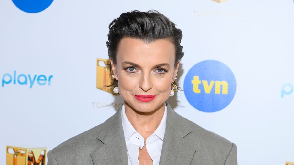 Katarzyna Sokołowska dwa tygodnie po porodzie pozuje na ściance