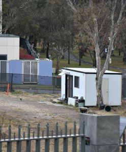Rosyjski dyplomata kuca z papierosem. Australia odpowiada na bunt