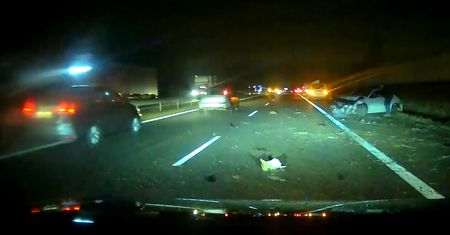 Samochód koziołkował na autostradzie. Nagranie kierowcy z A4