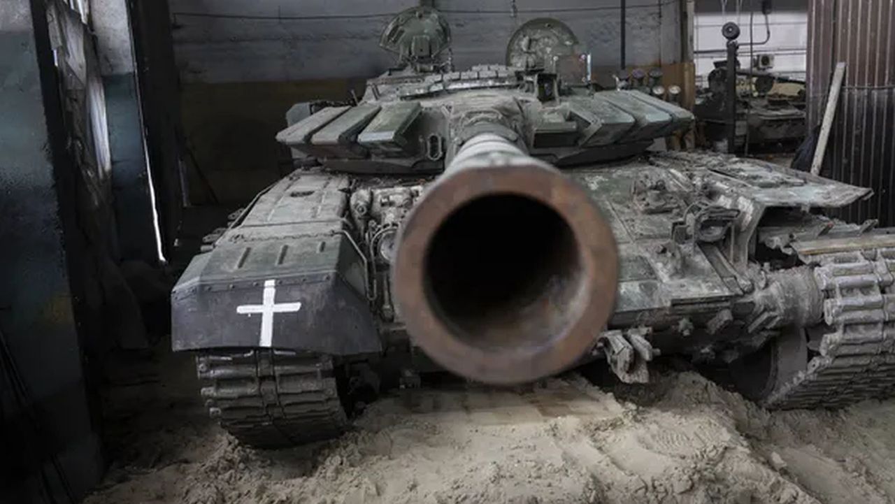 Ukrainian forces seize advanced Russian T-72B3 tank as a war trophy