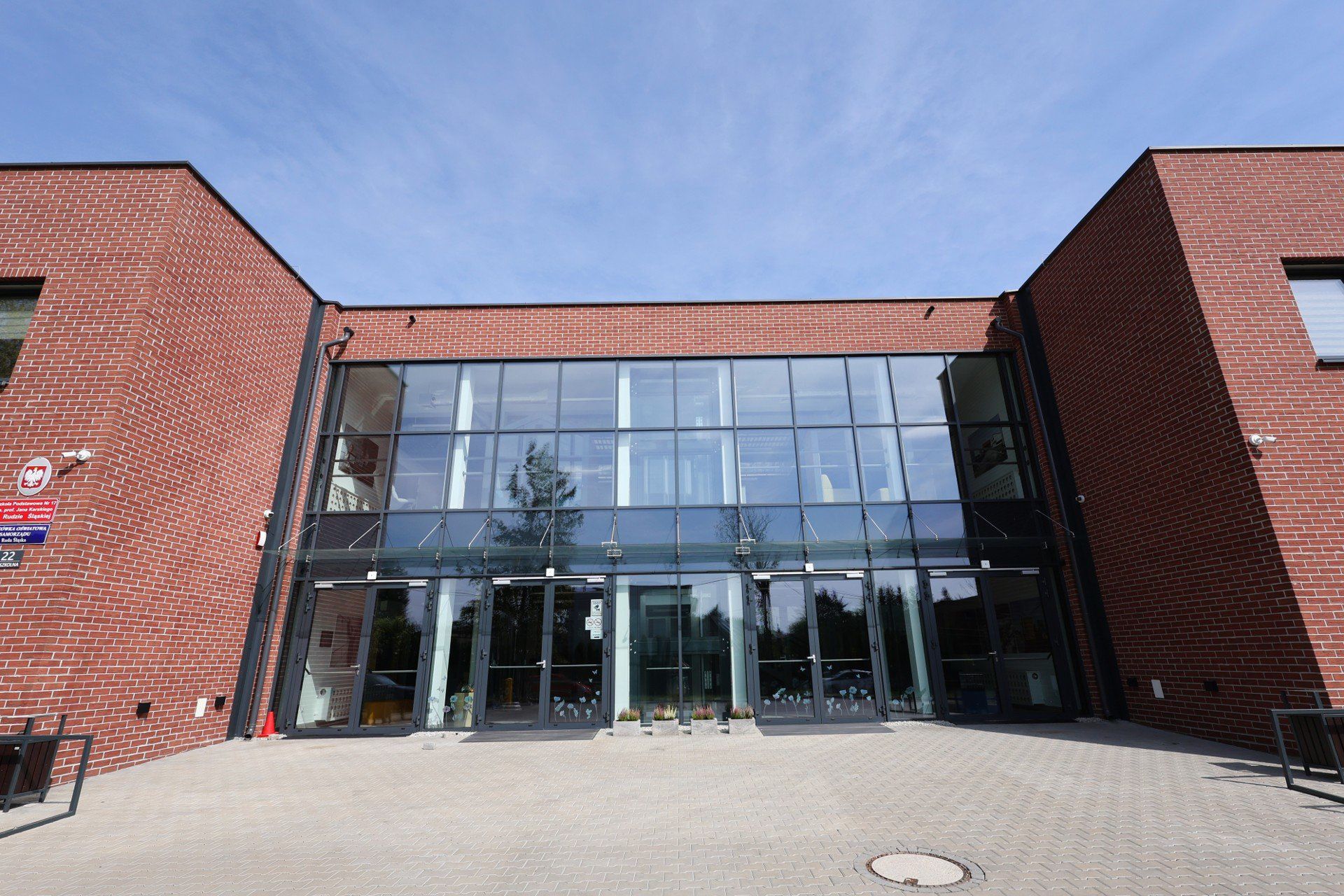 Szkoła Podstawowa nr 17 w Rudzie Śląskiej w nowej odsłonie. Szkody górnicze zrujnowały stary budynek - jego miejsce zajęła innowacyjność