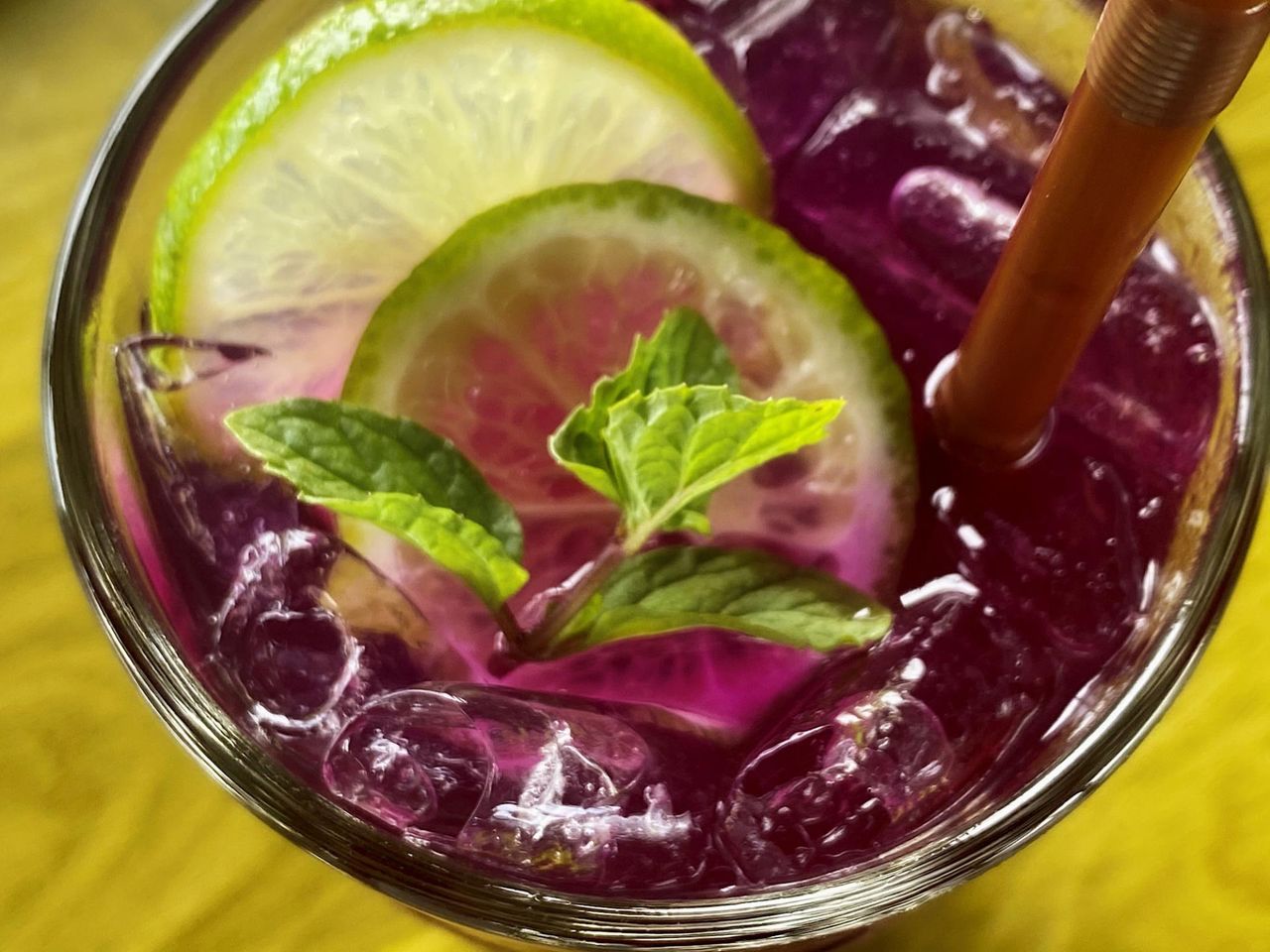 Ulga podczas upałów. Letni koktajl, który orzeźwia i pomaga schudnąć