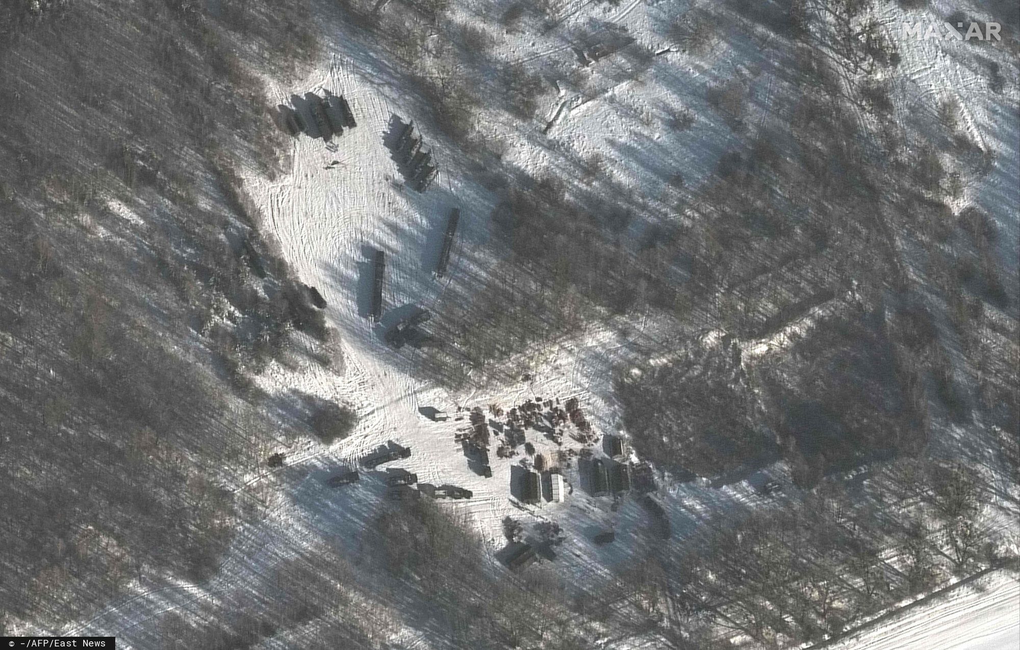 Rosyjskie wojska pod Łunieńcem (Fot. AFP PHOTO/Maxar Technologies)