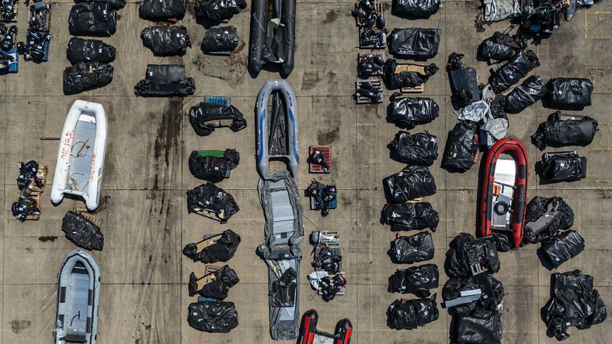 Zdjęcie z Dover, maj 2025 r. Pontony i łodzie, na których przypł