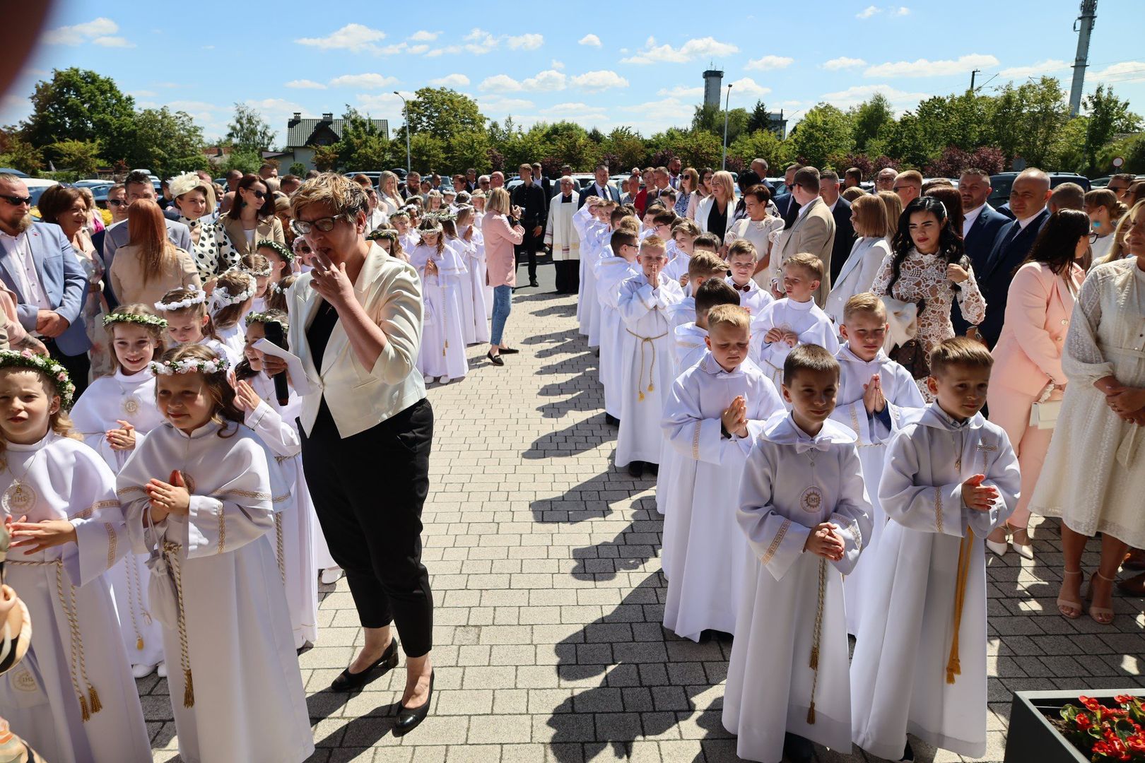 W tym ważnym dniu dzieciom towarzyszyły rodziny, najbliżsi i znajomi