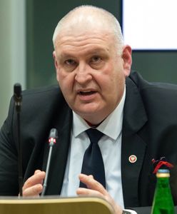 Był przez lata zastępcą Ziobry. Na koncie ma milion, w ogrodzie wannę