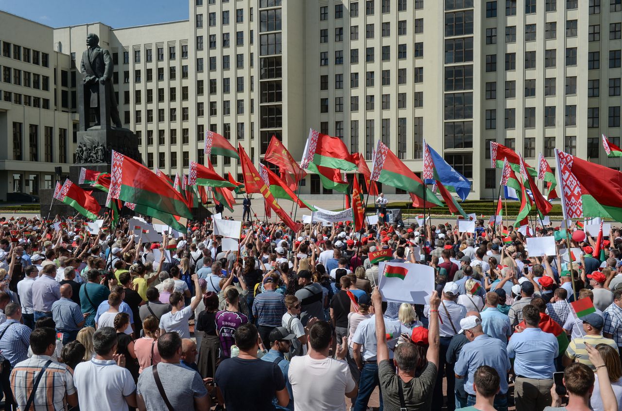 Białoruś. Wiec poparcia dla Aleksandra Łukaszenki po protestach po wyborach. Jest też zapowiedź z Kremla