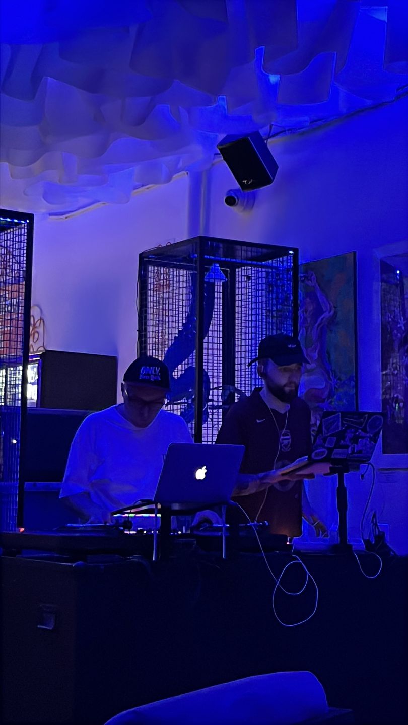 DJ Ike i DJ Gramochłonny w NRD