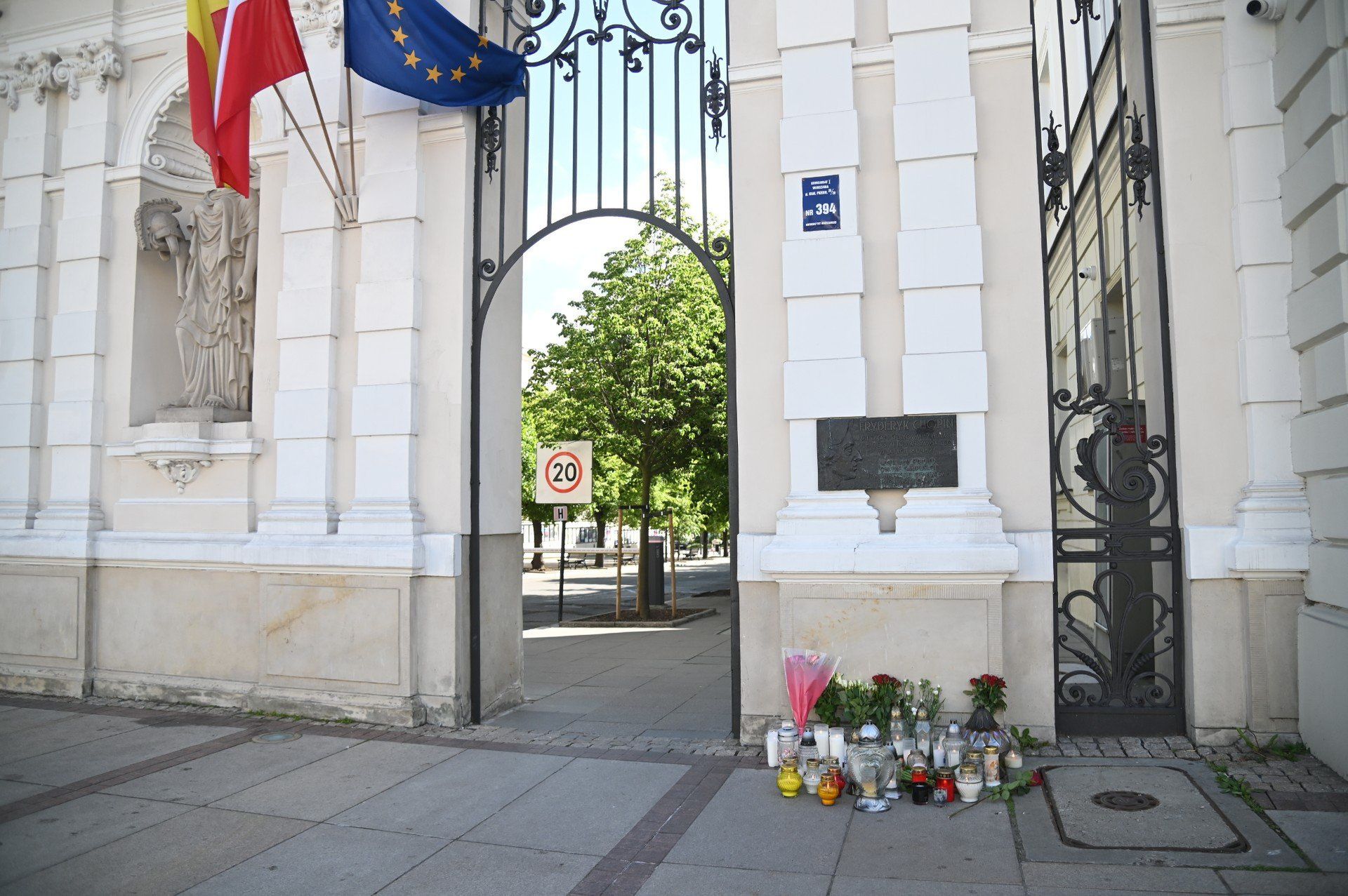 Czwartek jest dniem aoby na Uniwersytecie Warszawskim.