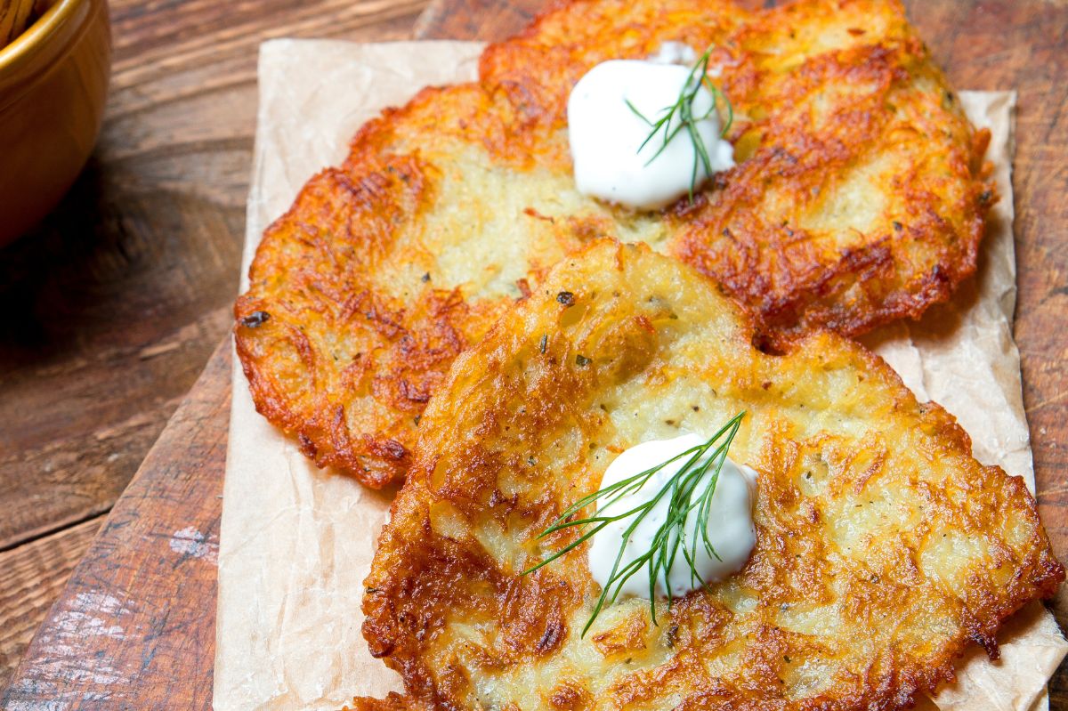 Dodaję ugotowane do masy ziemniaczanej. Placki w takiej formie mogą zastąpić kotlety