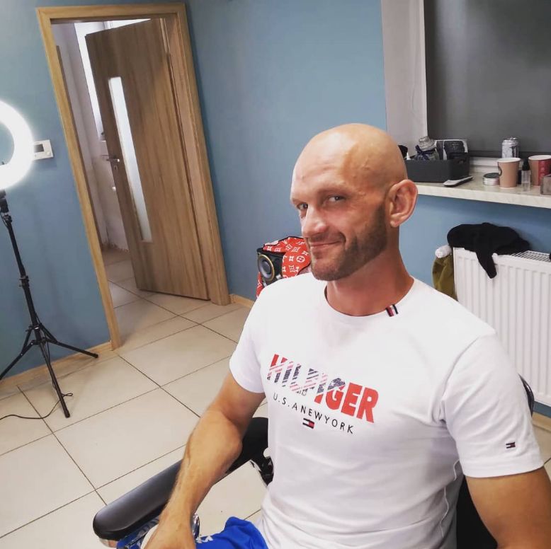 "Szczena" z programu "Chłopaki do wzięcia"